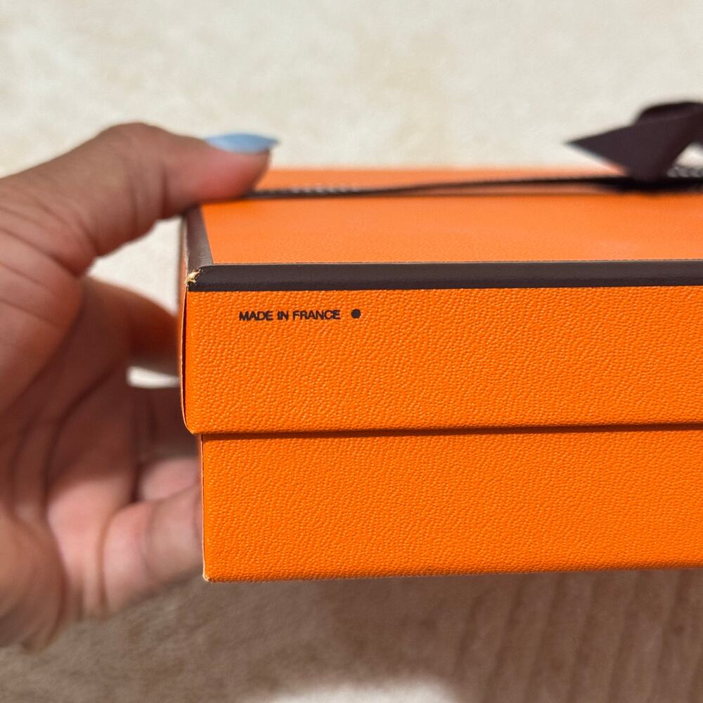 Hermès Paris Orange Square Gift Box w/ Ribbon Large Made in France 8" x 8" x 1" - Picture 3 of 8